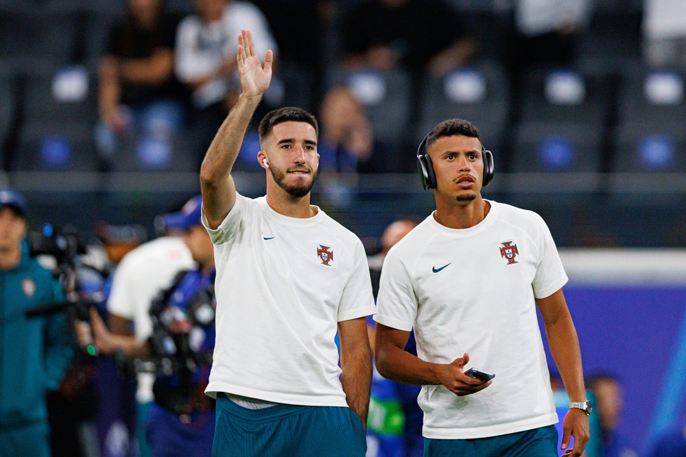 Liverpool 'expected to present proposal' to sign defender - Looking at €45m deal, agent in England