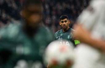 “Doesn’t deserve armband” – Journalist blasts Tottenham captain, then apologises