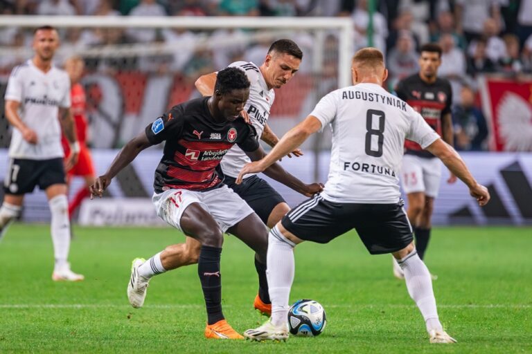 Liverpool, Everton and West Ham ‘fierce’ competitors to sign 22-goal striker – Fee over €25m