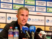 Manager admits he’s using Arsenal & Manchester United drama to teach player a lesson Robin van Persie