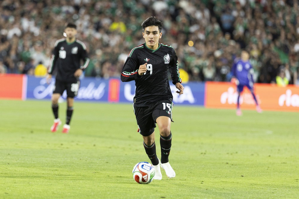 Liverpool And Arsenal planning Gilberto Mora Move New Asking Price 